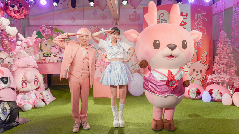 画像:写真左から、岩下社長、八木沙季さん、イワシカちゃん